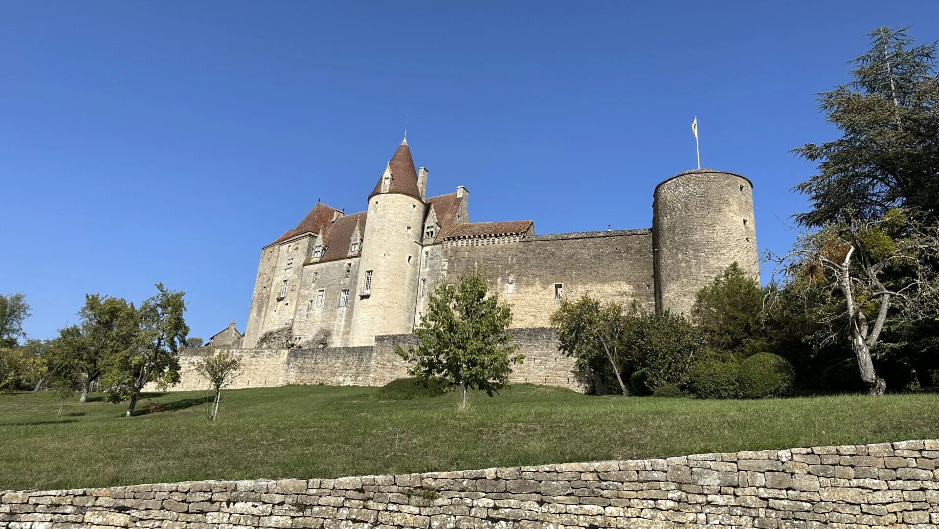 Châteauneuf Travel Guide