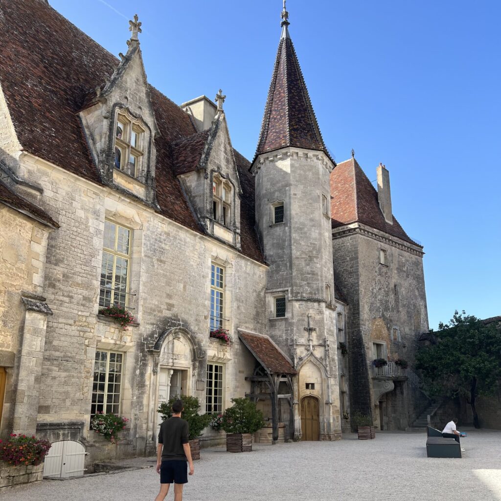 Châteauneuf Travel Guide