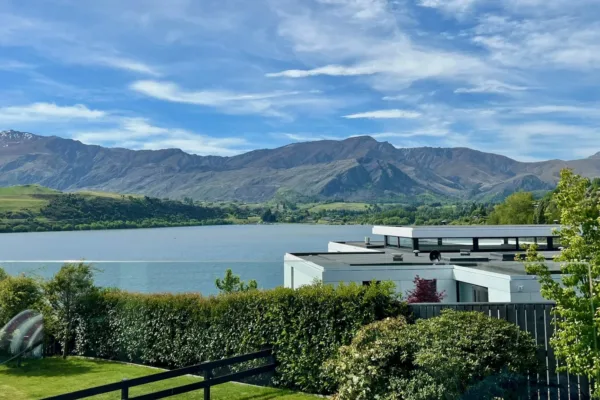 views from Lake Hayes accommodation, one of the best areas to stay in queenstown