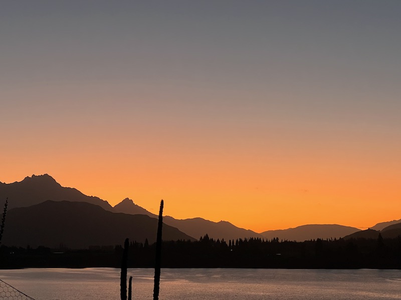 Sunset and Picnic Spots in Lake Hayes New Zealand