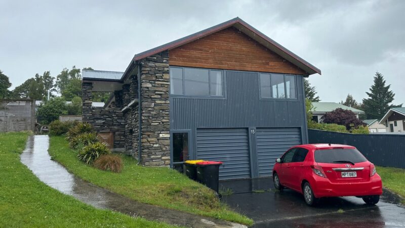 where to stay near doubtful sound Manapouri
