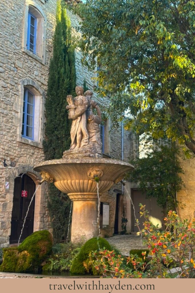 Saignon Provence beautiful courtyard town