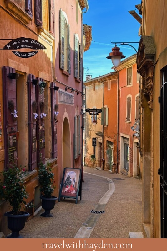 wandering the streets of Roussillon provence France